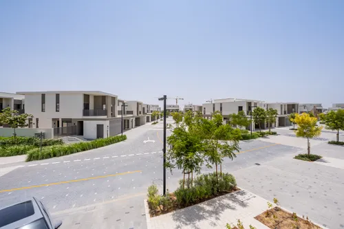 4 Bedrooms Townhouse in Aura