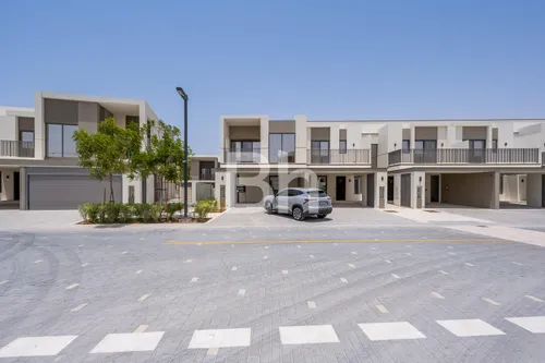 Walk to RGS | Single Row | Modern Living
