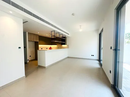 3 Bedrooms Townhouse in Aura