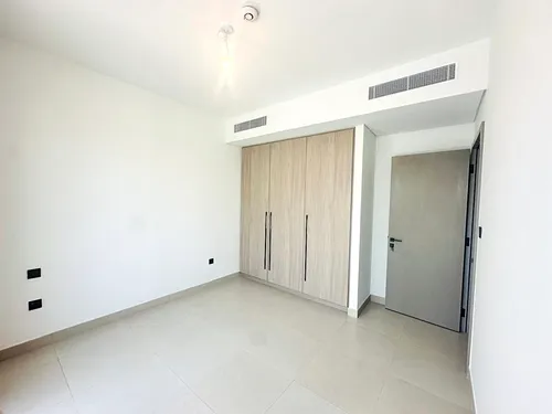 3 Bedrooms Townhouse in Aura