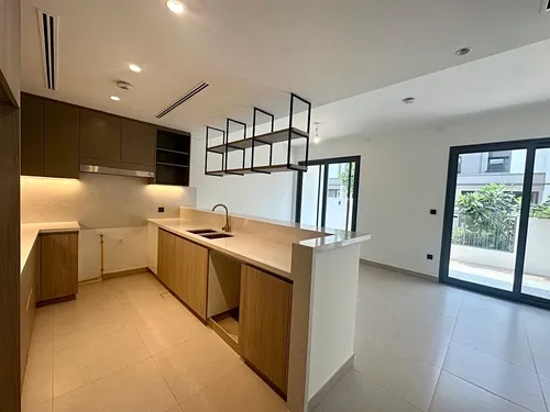 3 Bedrooms Townhouse in Aura
