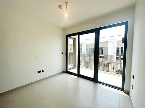 3 Bedrooms Townhouse in Aura
