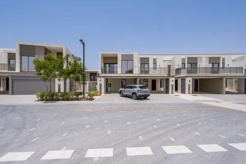Walk to RGS | Single Row | Modern Living