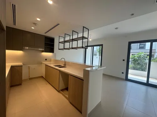 3 Bedrooms Townhouse in Aura
