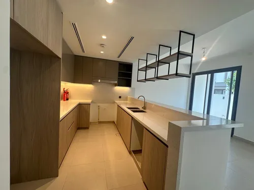 3 Bedrooms Townhouse in Aura
