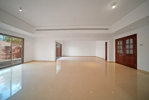 4 Bedrooms Townhouse in Mangrove Village