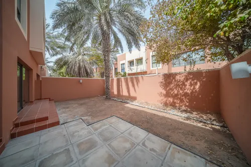 4 Bedrooms Townhouse in Mangrove Village