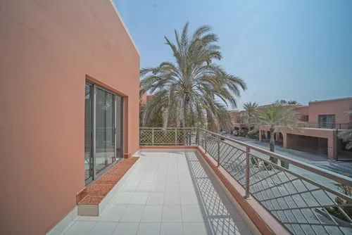 4 Bedrooms Townhouse in Mangrove Village