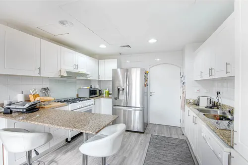 3 Bedrooms Townhouse in Springs 4