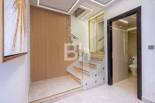 2 Bedrooms Townhouse in District 8N