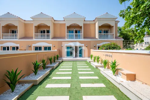 2 Bedrooms Townhouse in District 8N