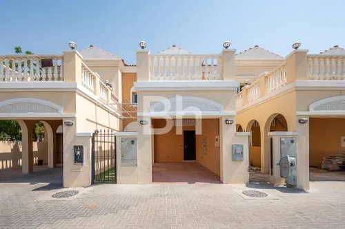 2 Bedrooms Townhouse in District 8N