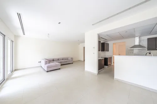 Rare Original 2 Bed Plus Study | School Nearby