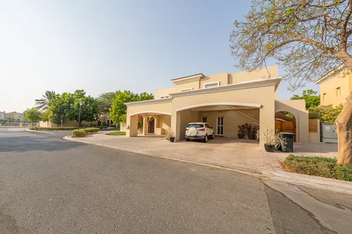 3 Bedrooms Villa in Al Reem 1