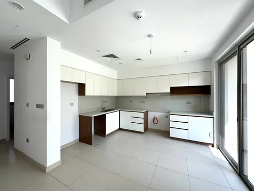 3 Bedrooms Townhouse in Camelia 1