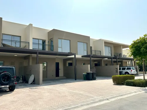 3 Bedrooms Townhouse in Camelia 1