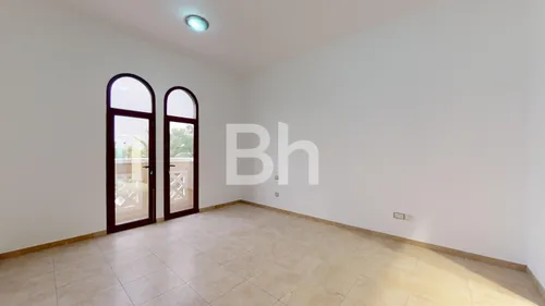 4 Bedrooms Townhouse in Naseem