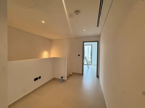 4 Bedrooms Villa in Aura 1
