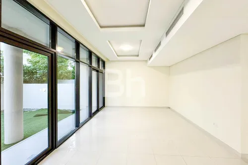 Partially Single Row | Next Malibu | Thm1