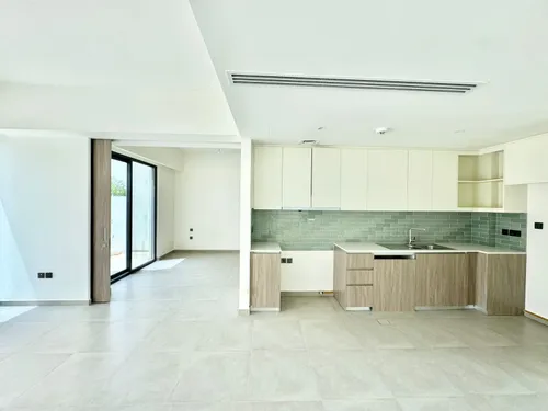 4 Bedrooms Townhouse in Eden