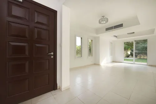 3 Bedrooms Townhouse in Springs 7
