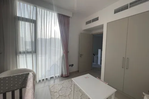 4 Bedrooms Townhouse in Spring