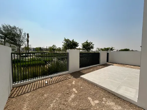 4 Bedrooms Townhouse in Eden