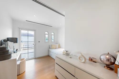 2 Bedrooms Townhouse in District 9I