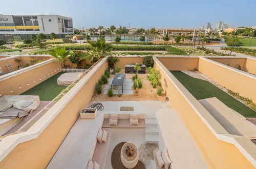 2 Bedrooms Townhouse in District 9I