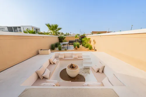 2 Bedrooms Townhouse in District 9I