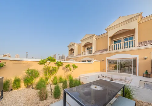 2 Bedrooms Townhouse in District 9I