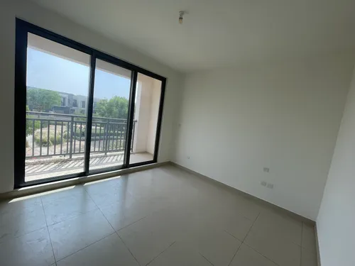3 Bedrooms Townhouse in Maple 3