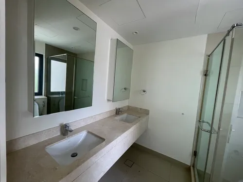 3 Bedrooms Townhouse in Maple 3