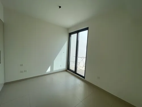 3 Bedrooms Townhouse in Maple 3