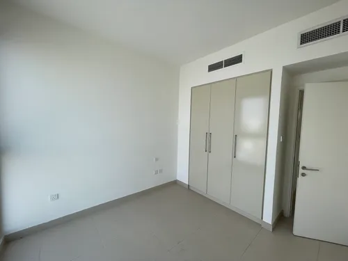 3 Bedrooms Townhouse in Maple 3