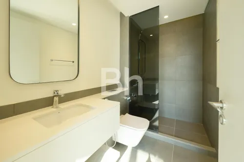 4 Bedrooms Townhouse in June