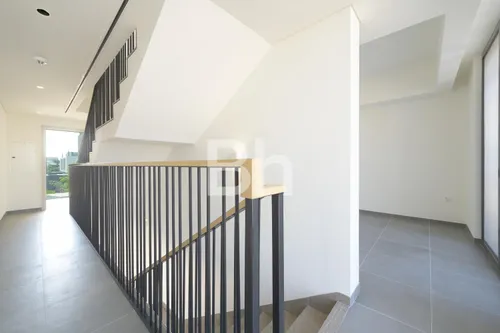 4 Bedrooms Townhouse in June