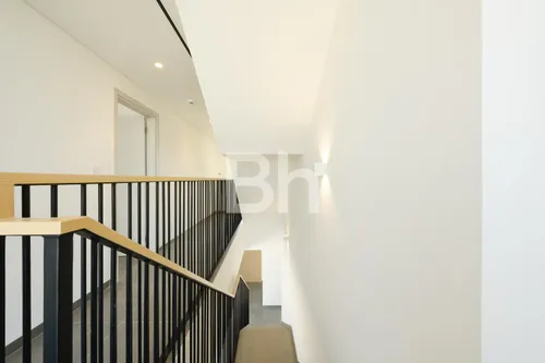 4 Bedrooms Townhouse in June