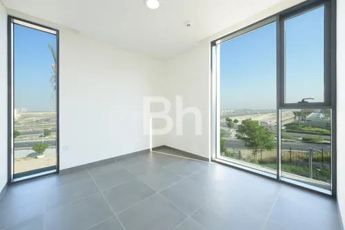 4 Bedrooms Townhouse in June
