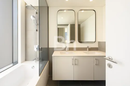 4 Bedrooms Townhouse in June