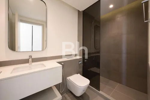 4 Bedrooms Townhouse in June