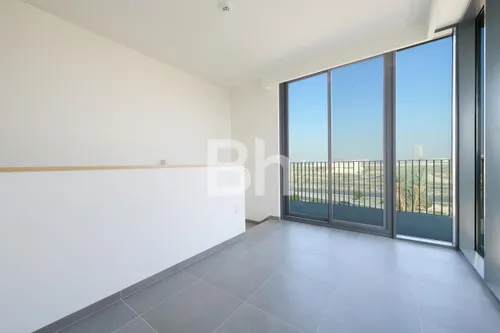 4 Bedrooms Townhouse in June