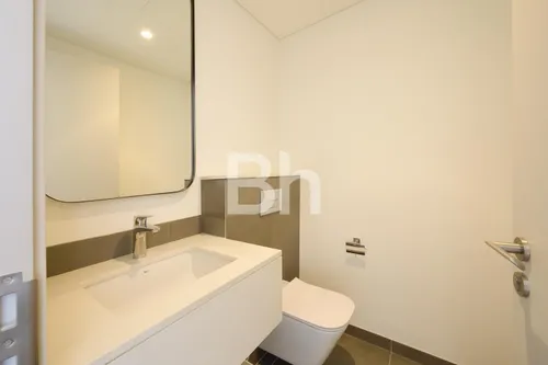 4 Bedrooms Townhouse in June