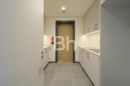 4 Bedrooms Townhouse in June