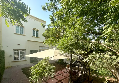 Available | Rented no Notice | Road Backing 4M