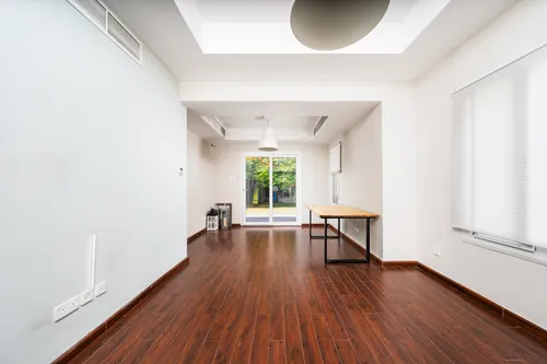 Vacant | Upgraded | Large Plot | 3br hall study