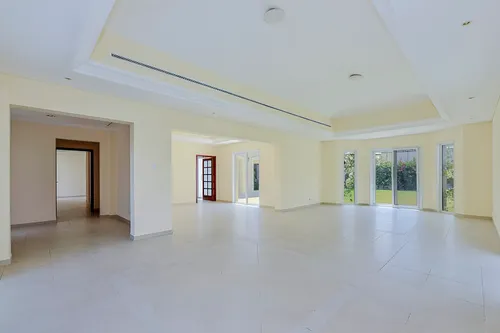 4 Bedrooms Villa in Bungalows Area