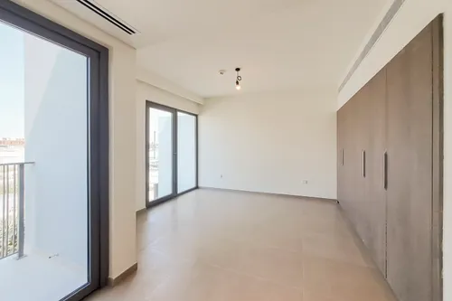 3 Bedrooms Villa in Elan