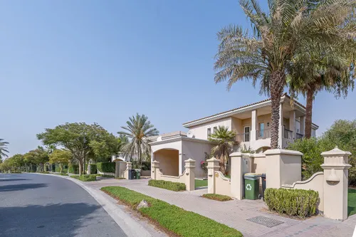 Large Layout with Pool | Single Row | Well Maintained