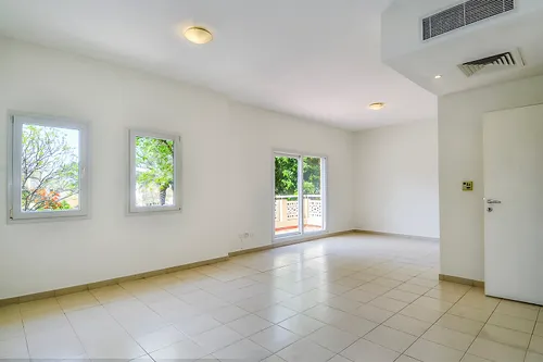 6 Bedrooms Villa in Meadows 3